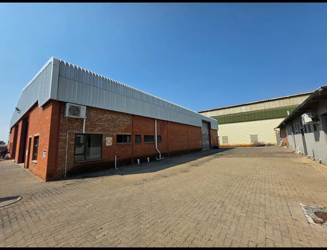 310M² WAREHOUSE TO LET IN OOS EINDE